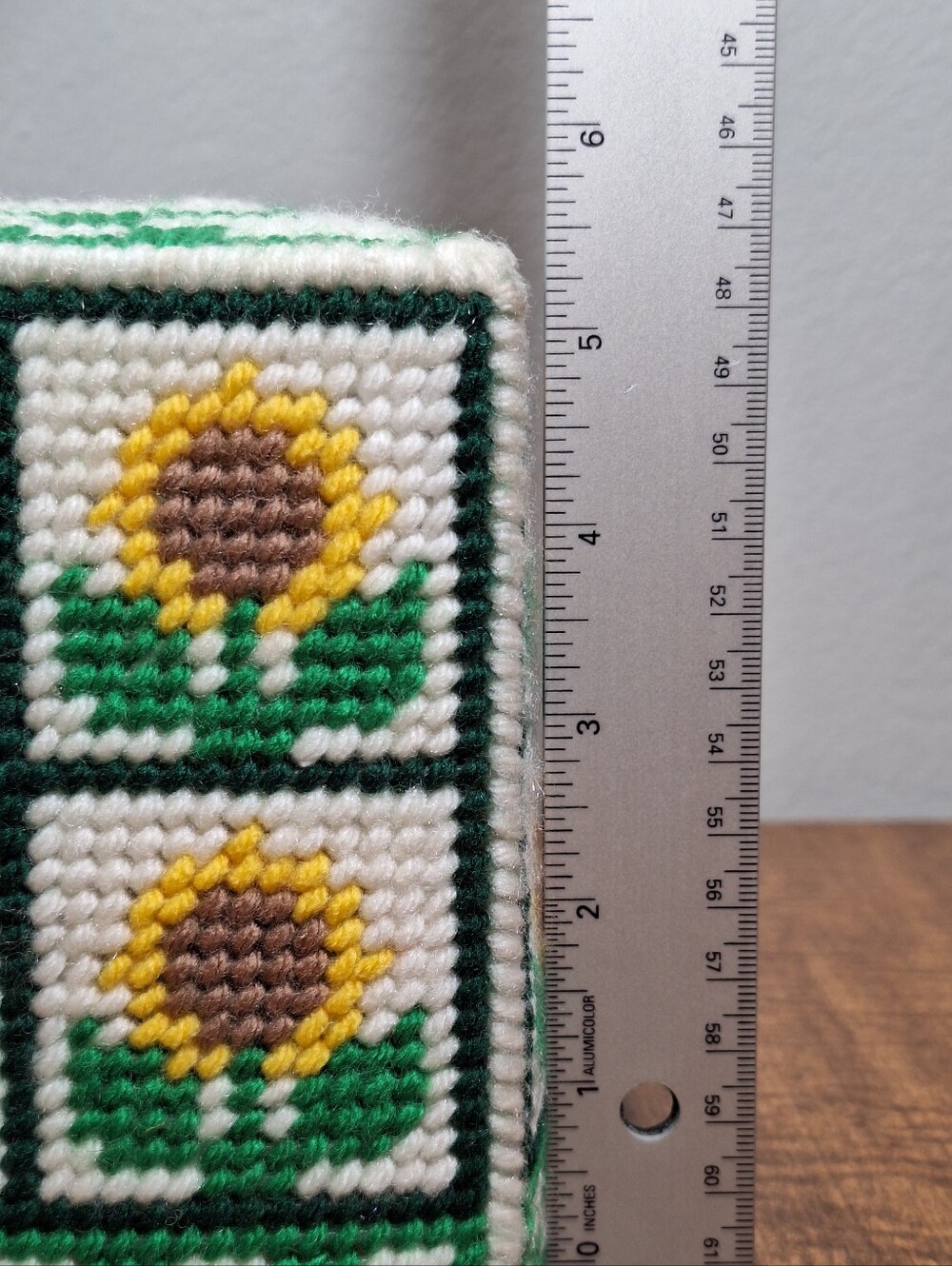 Vintage Retro MCM Handmade Needlecraft Sunflower Tissue Box Cover Yellow Green - Picture 9 of 13